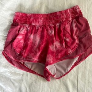 Lululemon hotty hot running shorts 2.5" low rise no liner